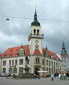 Der Borwinbrunnen vor dem Postamt Der Borwinbrunnen vor dem Postamt